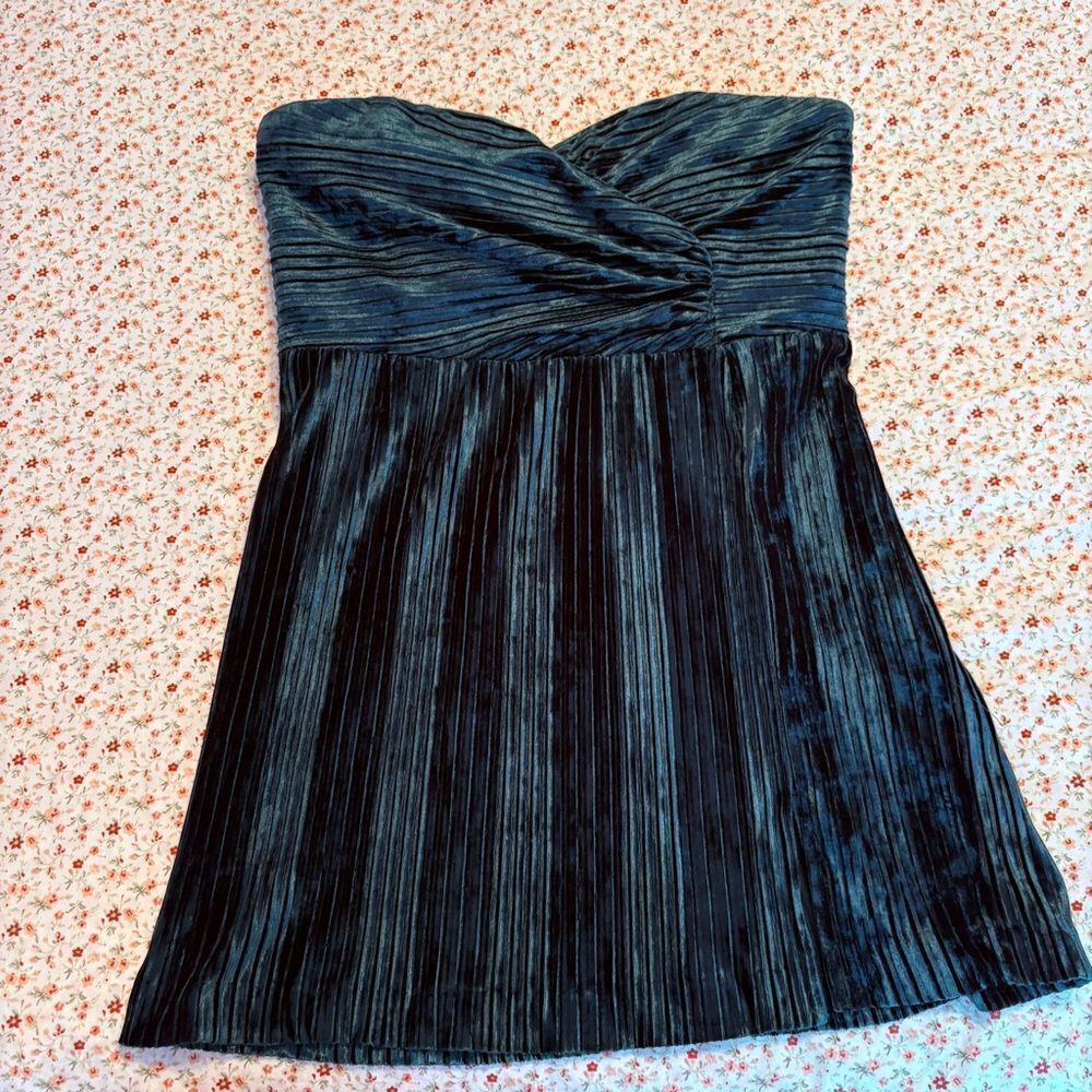 NBD GreenβStrapless Velvet MiniβDress